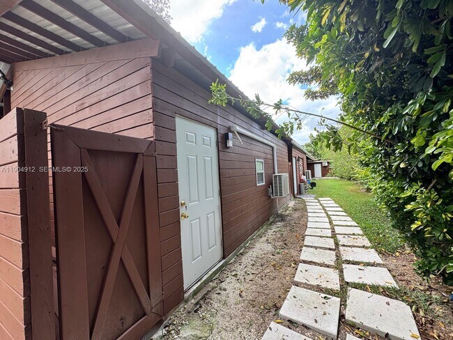 Building Photo - 12201 SW 64th St Unit 1