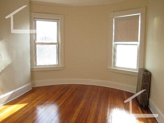 Photo - No Brokers Fee, No Security Deposit, Heat ...