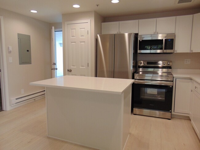 Photo - 721 Collyer St