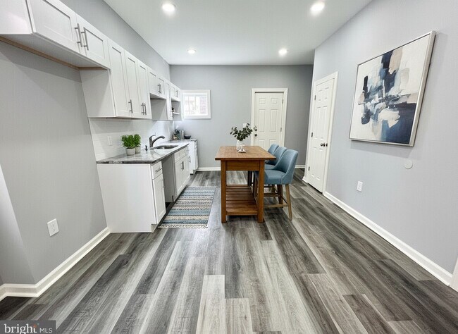 Photo - 5532 Chancellor St