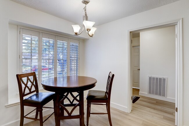 Photo - 6819 Yardley Dr