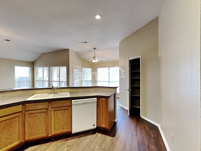 Photo - 1606 Windcastle Dr