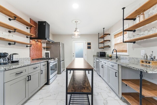 Photo - 3136 Forrest Hills Dr SW