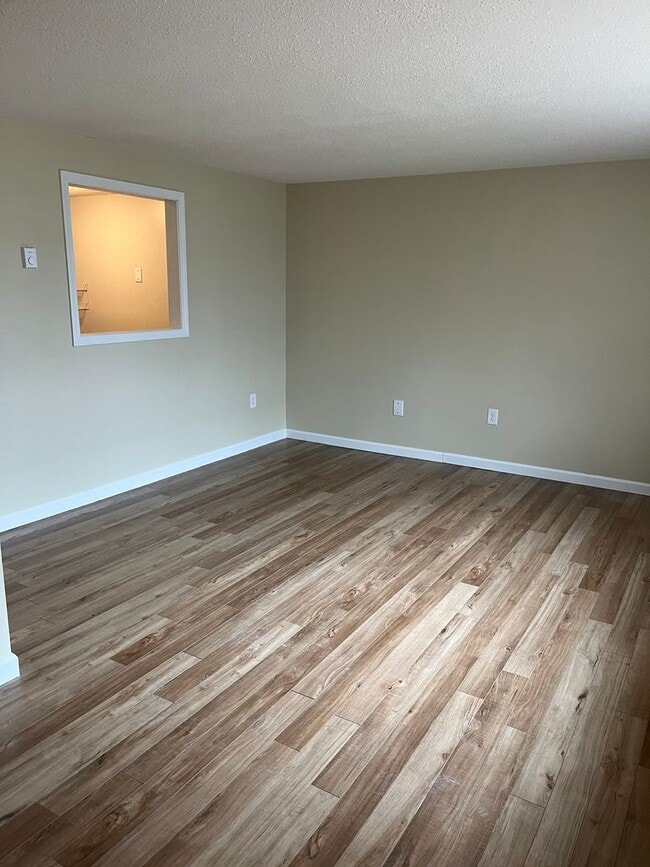 Photo - Bright & Sunny 2 Ba / 1 Ba Condominium