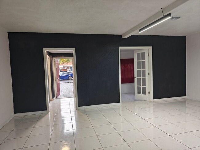 Photo - 76 NE 170th St