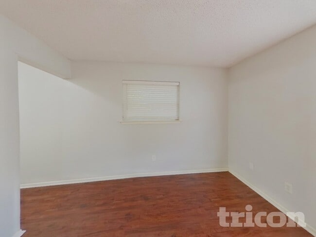 Photo - 1916 Tracey Cir