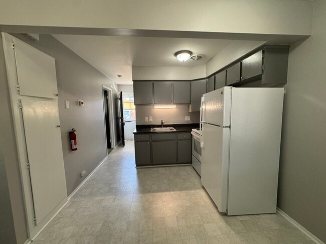 Photo - 4059 Longtin Ave