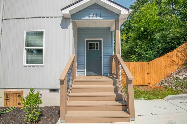 3353 Lay Ave