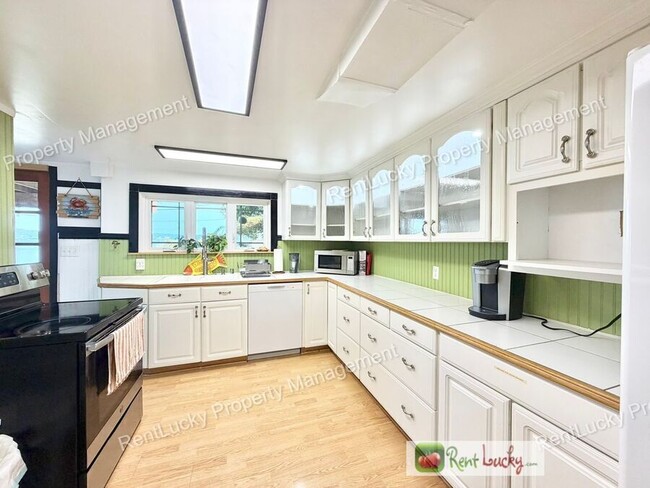 Photo - 1612 Markham Ave NE