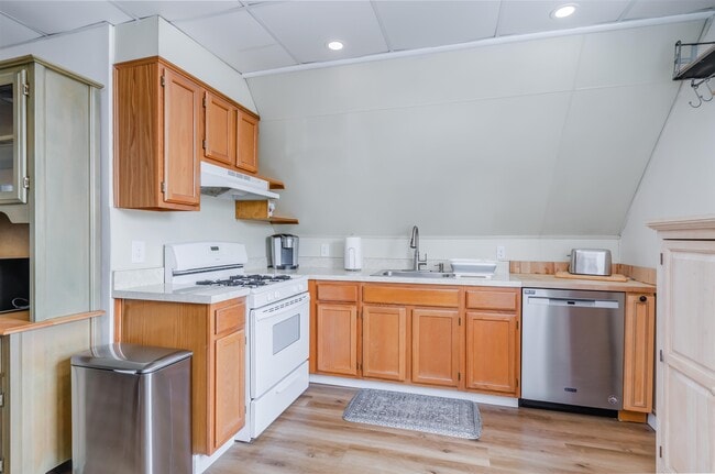 Photo - 28 W 37th St Unidad 3