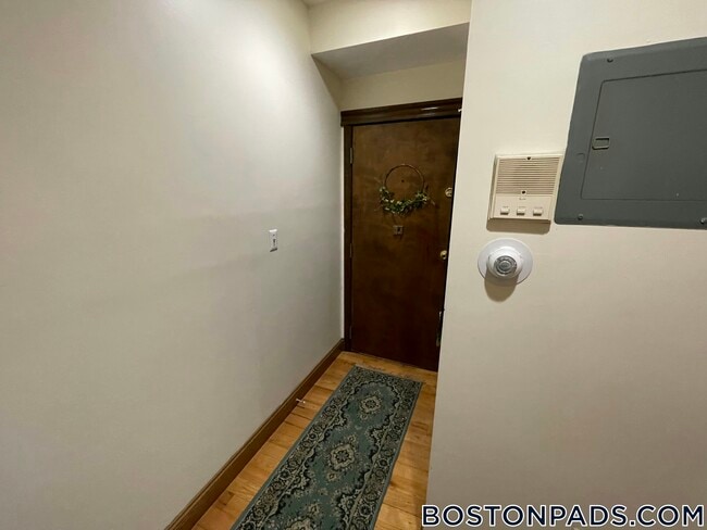 Photo - 240 Kelton St Unit 2