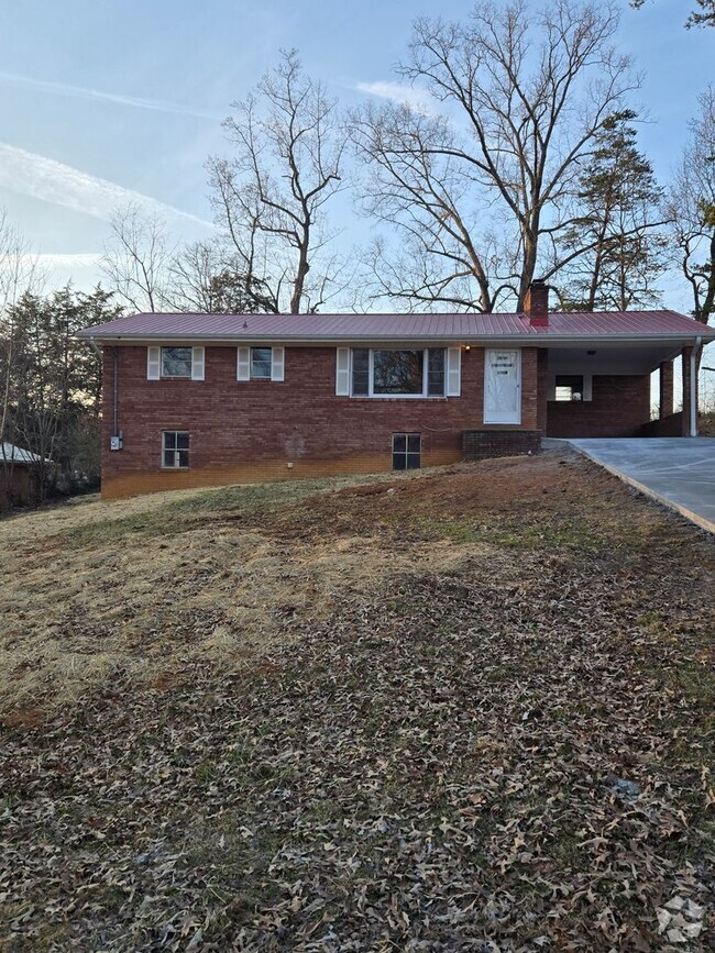 Building Photo - Charming 3-Bedroom, 2-Bathroom Brick Home ...