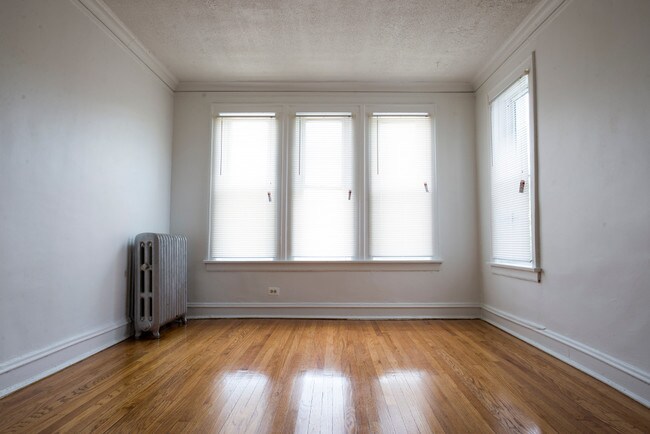 7927 S Ellis