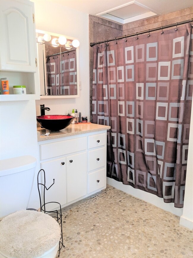 Photo - 2 Bedroom Remodeled Home with Lake Access