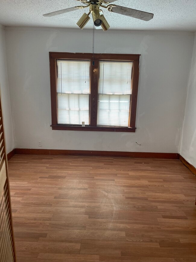 Photo - 303 N Julian St