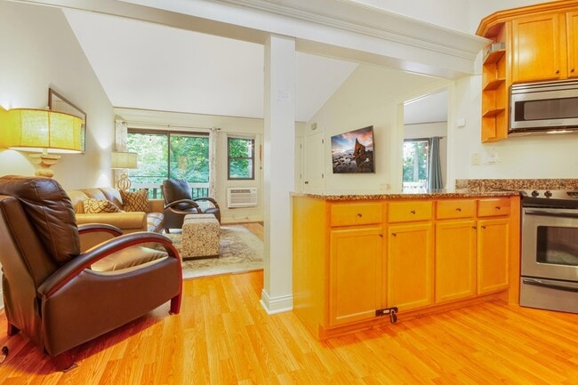 Photo - 403 Deerpath W