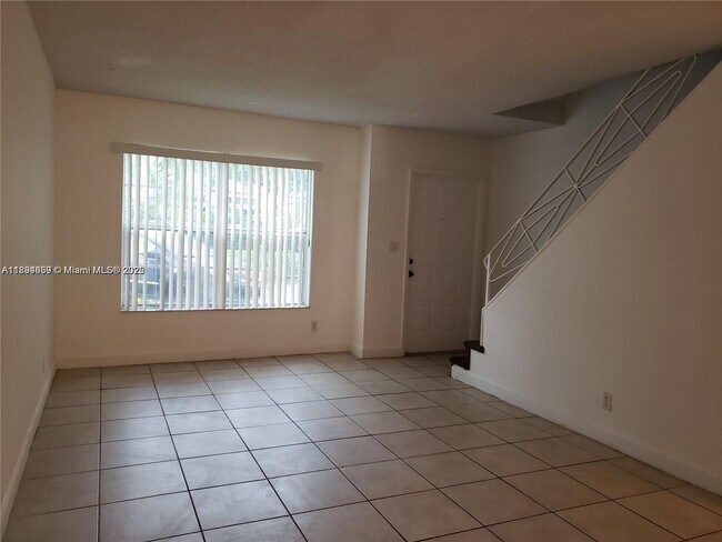 Photo - 811 NW 46th Ave