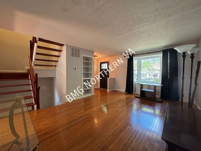 Photo - 379 W Broad St