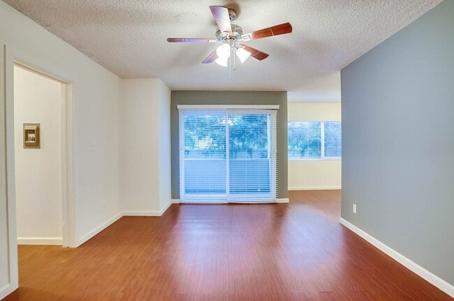 Photo - 537 E Hyde Park Blvd Unidad 306