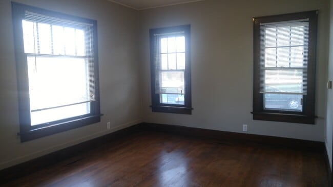 Photo - Lovely 2bd/1bth home with attached garage near Columbia Park and Zoo