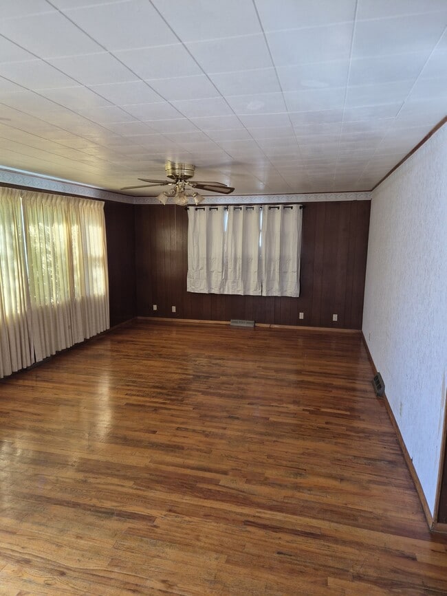 Photo - 1619 E Goodale Ave