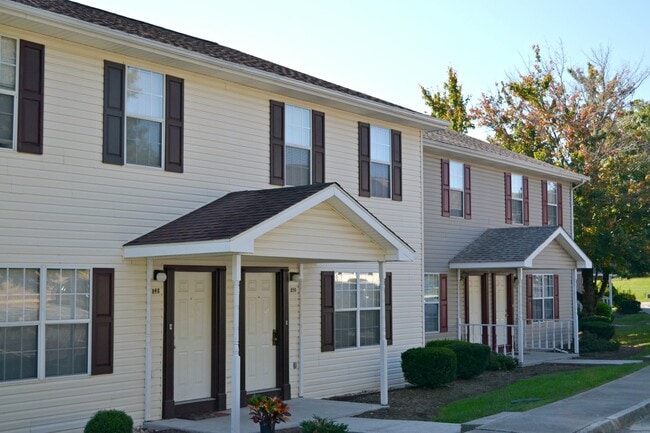 Rutherford Town Homes 3 Bedroom 3 Bath w/Den - Rutherford Town Homes 3 Bedroom 3 Bath w/Den