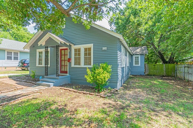 628 W Comanche St