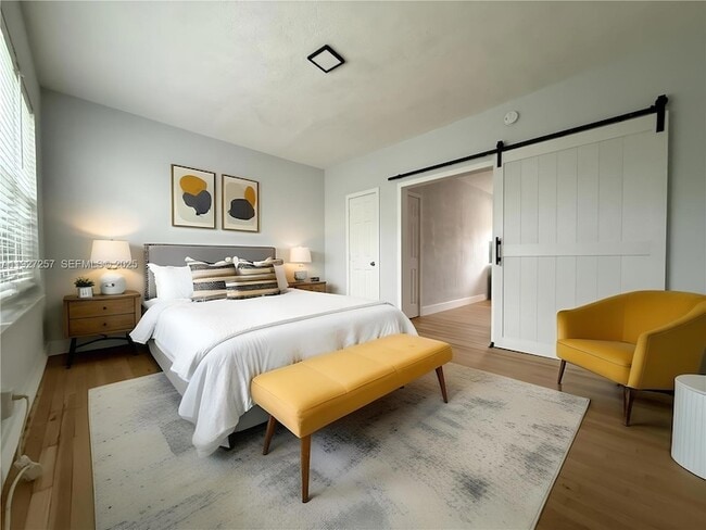 Building Photo - 315 W 28th St Unit 14