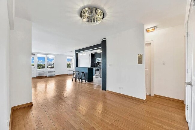 Photo - 1625 Emmons Ave