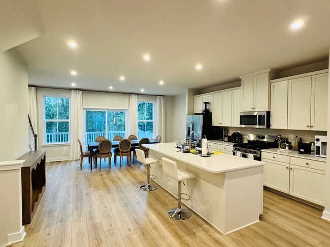 Cocina y comedor - 7868 Blackbriar Way