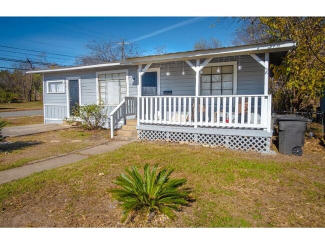Cozy Remodeled Home Near Downtown - Cozy Remodeled Home Near Downtown