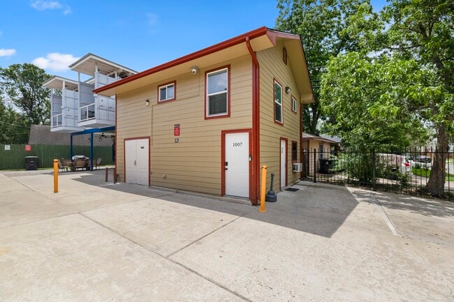 Building Photo - 1007 Eddington St Unit 1007