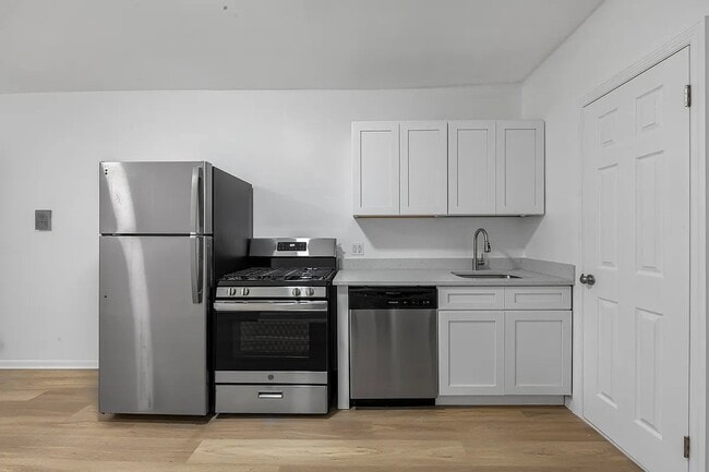 Photo - 327 E 10th St Unit 3B