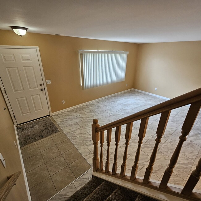 Photo - 2 Bedroom, 1.5 Bathroom Townhouse. Large L...