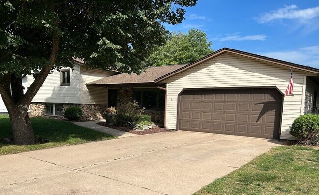 Photo - 50% off First Month's Rent! - Amazing 3BR/...