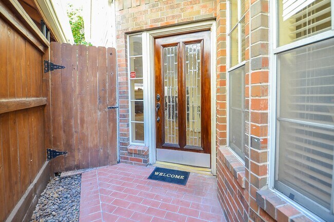 Photo - 4916 Inker St