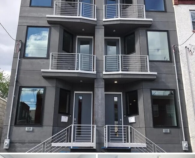 Building Photo - 539 McKean St