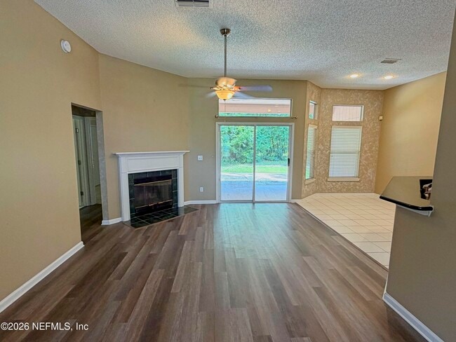 Photo - 6083 Alpenrose Ave