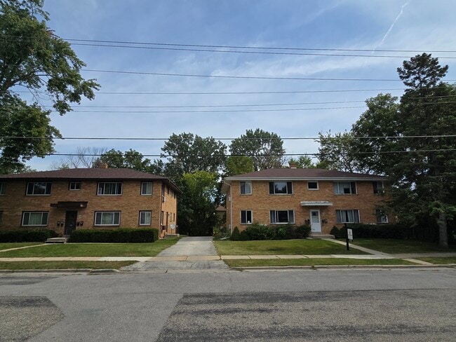 Building Photo - W166N9108 Grand Ave Unit 3