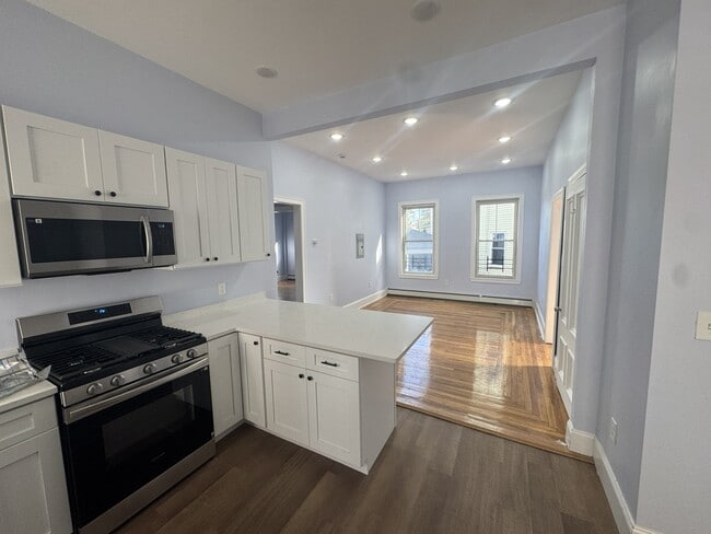 Kitchen/Living room - 138 Jewett St