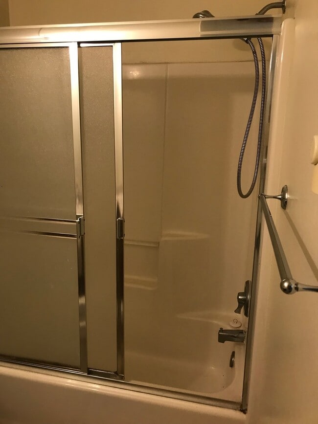 Photo - (SAM 15) 3 bedroom and 1.5 Bathroom duplex Unit 701