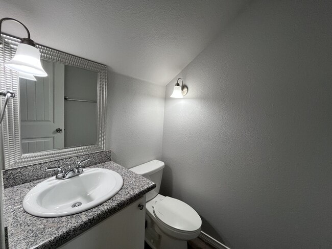 Photo - 3430 Itasca St