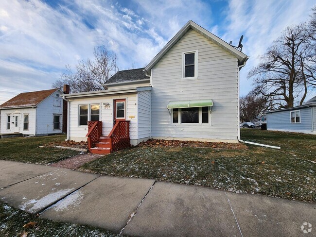 Building Photo - Newly updated 3 Bedroom 2 Bathroom Home