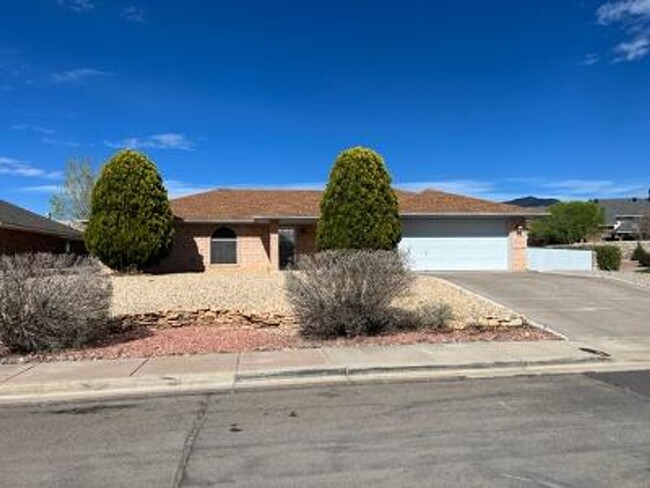 Beautiful home on a large corner lot with ... - Beautiful home on a large corner lot with ...