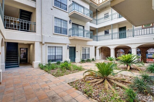 Building Photo - 1908 San Antonio St Unit 306 Rental