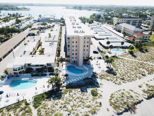 Building Photo - 1255 Tarpon Center Dr Unit 612