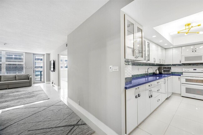 9511 Collins Ave Unit 1202