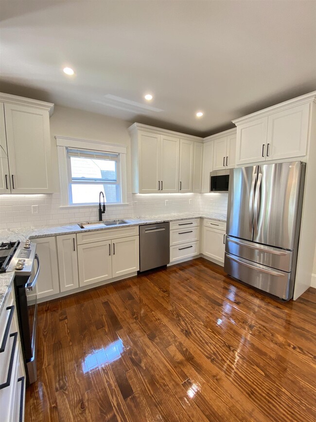 Photo - 122 Winsor Ave Condo Unit 2