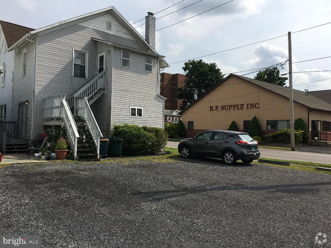 Building Photo - 201 Locust St Unit 201 A 1st floor Rental