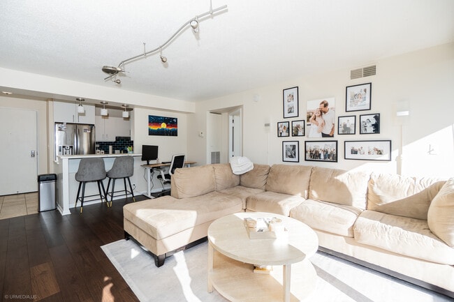 Photo - 1309 N Wells St